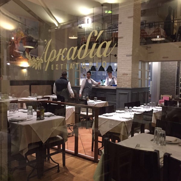 Foto scattata a ARCADIA authentic greek traditional restaurant da Mustafa il 11/15/2017