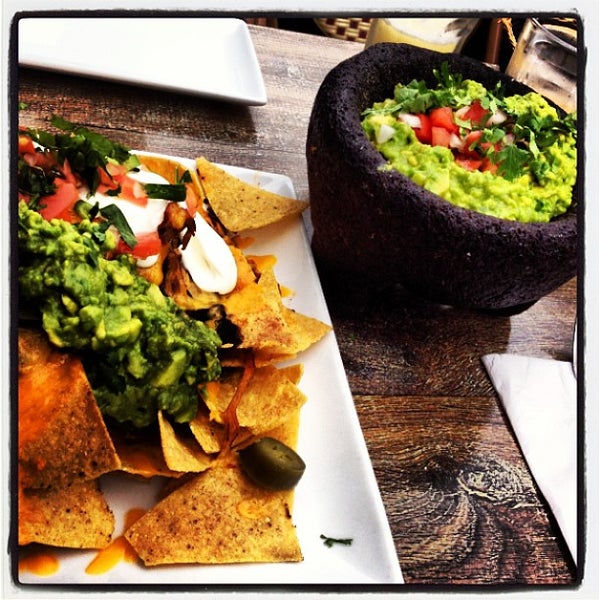 รูปภาพถ่ายที่ Refried Beans Mexican Restaurant โดย Christopher G. เมื่อ 7/31/2013