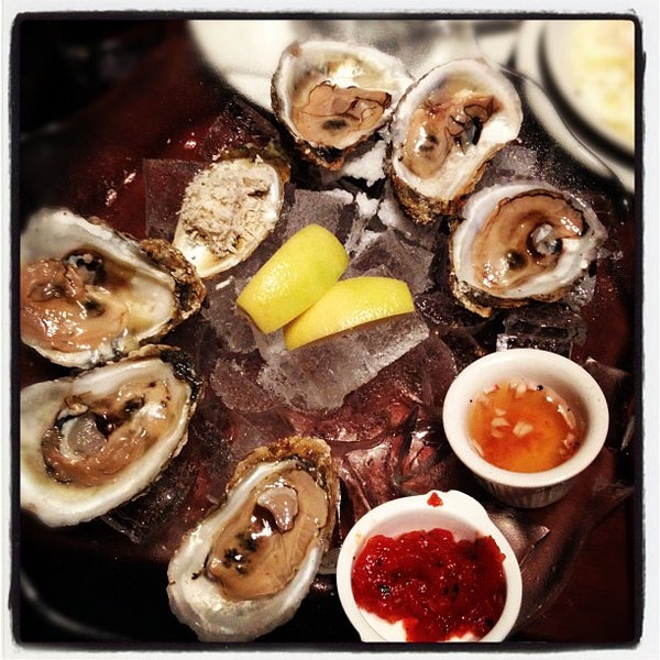 10/21/2012에 Christopher G.님이 Le Grand Bistro &amp; Oyster Bar에서 찍은 사진