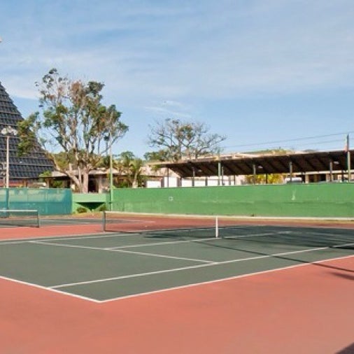 Canchas De Fronton Tennis Club - Tennis Court in San José
