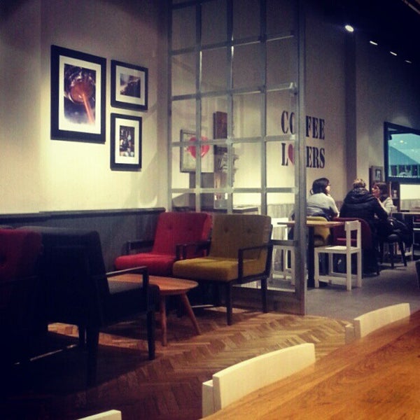 Costa Coffee Kingston upon Thames에서 커피숍일