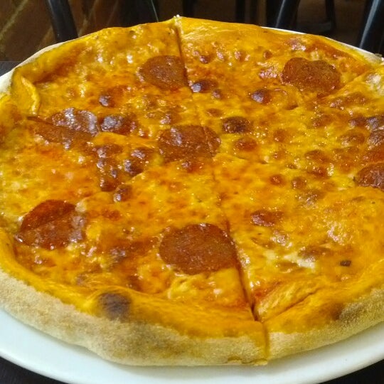 9/11/2013 tarihinde Roman F.ziyaretçi tarafından Koti pizza'de çekilen fotoğraf