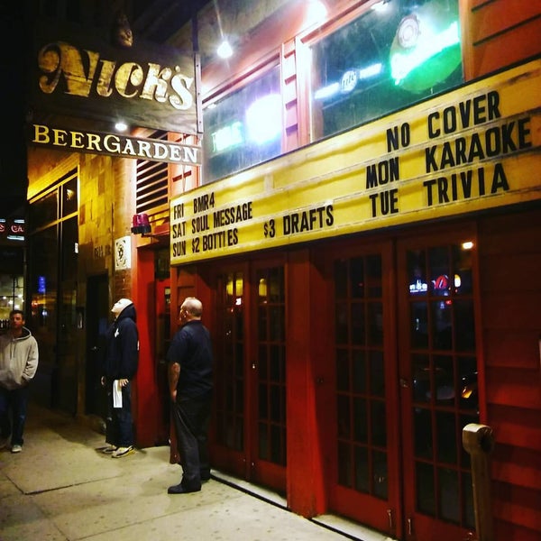 10/22/2016 tarihinde Sudhir R.ziyaretçi tarafından Nick&#39;s Beer Garden'de çekilen fotoğraf