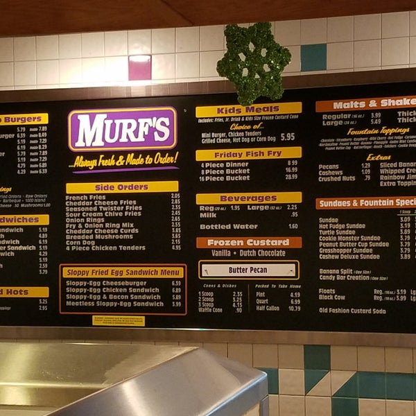 รูปภาพถ่ายที่ MURF&#39;S Frozen Custard and Jumbo Burgers โดย Scott L. เมื่อ 12/23/2017