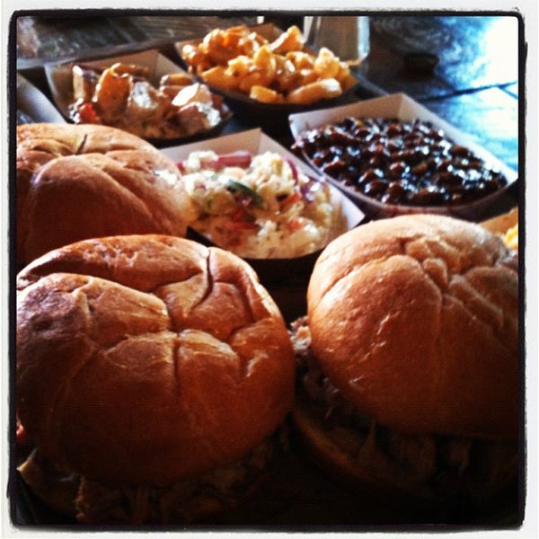 Pork Barrel BBQ Del Ray'da Barbekü Restoranı