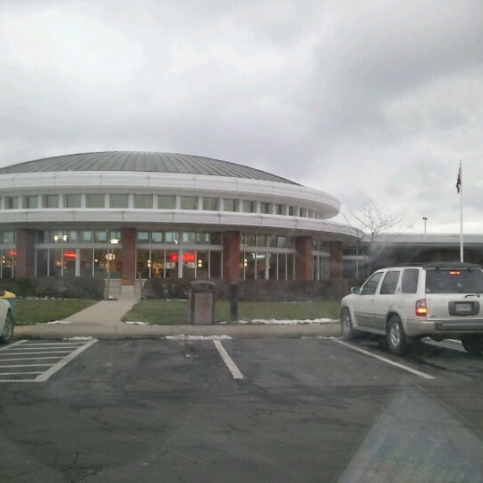 Photo taken at Middle Ridge Service Plaza (Westbound) by Elliot on 12/25/2012