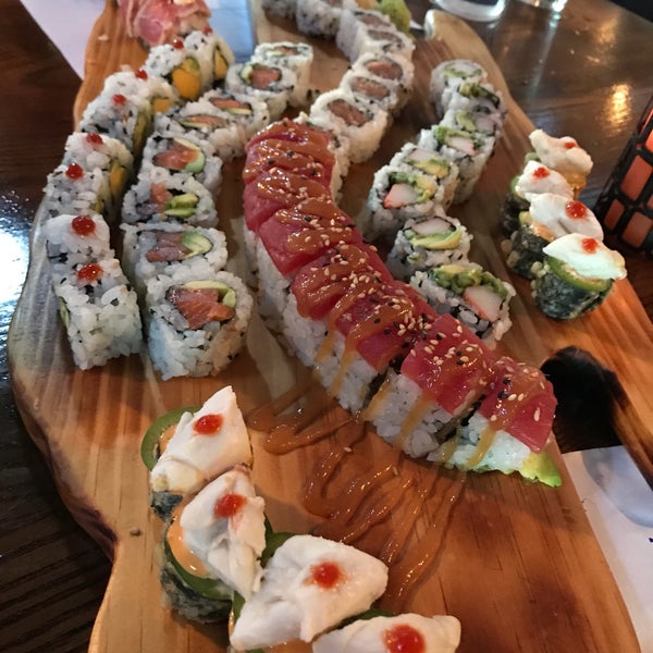 Снимок сделан в The Cultured Pearl Restaurant &amp; Sushi Bar пользователем Jared 7/30/2017