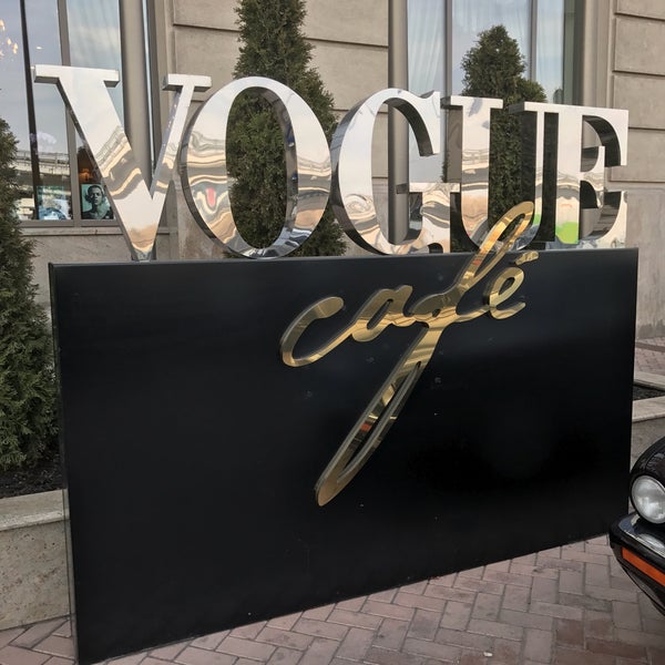 Photo taken at VOGUE Café by Ülkay A. on 3/29/2017