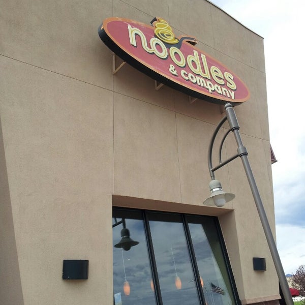 รูปภาพถ่ายที่ Noodles &amp; Company โดย Michelle Renee C. เมื่อ 9/22/2013