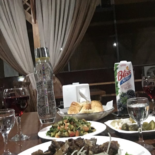 Foto tomada en April Verdant Restaurant  por Sanjar el 10/13/2016