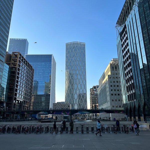 Photo taken at Canary Wharf by Miss R. on 2/8/2023