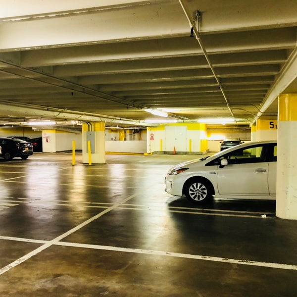 Sq garage. Square parking. Подземный рамповый паркинг. Square parking. Green parking.