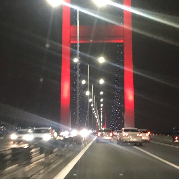 Foto scattata a Boğaziçi Köprüsü da ..... il 1/13/2019