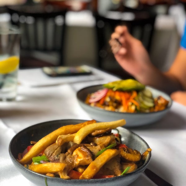 Foto diambil di Mango Peruvian Cuisine oleh Cameron S. pada 8/29/2018