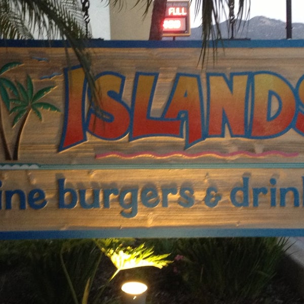 Снимок сделан в Islands Restaurant пользователем Patti 2/24/2013