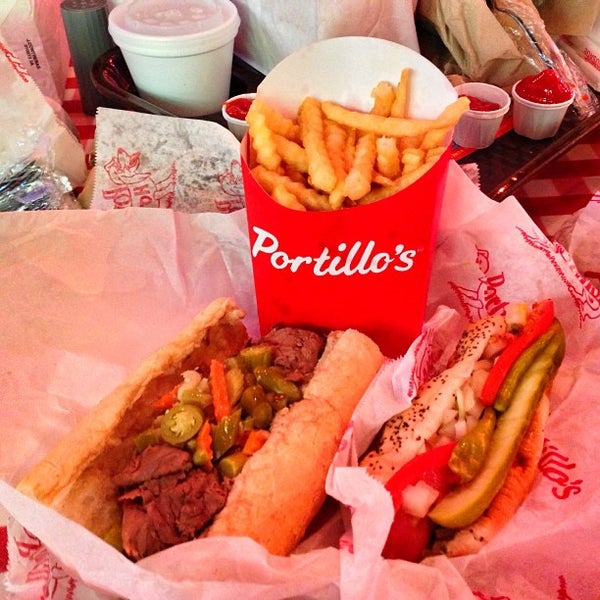 Portillo's Hot Dogs 83 tips from 4231 visitors