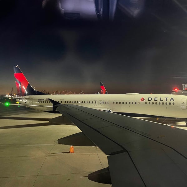 Gate B47 Puerta de embarque del aeropuerto en Newark Airport and Port Newark