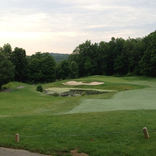 รูปภาพถ่ายที่ Centennial Golf Club โดย Matt เมื่อ 6/16/2013