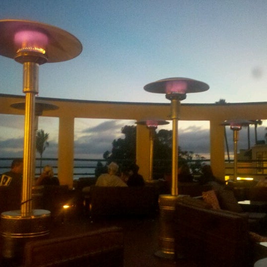 Foto tomada en Vivo Rooftop Lounge  por Candy S. el 10/20/2012