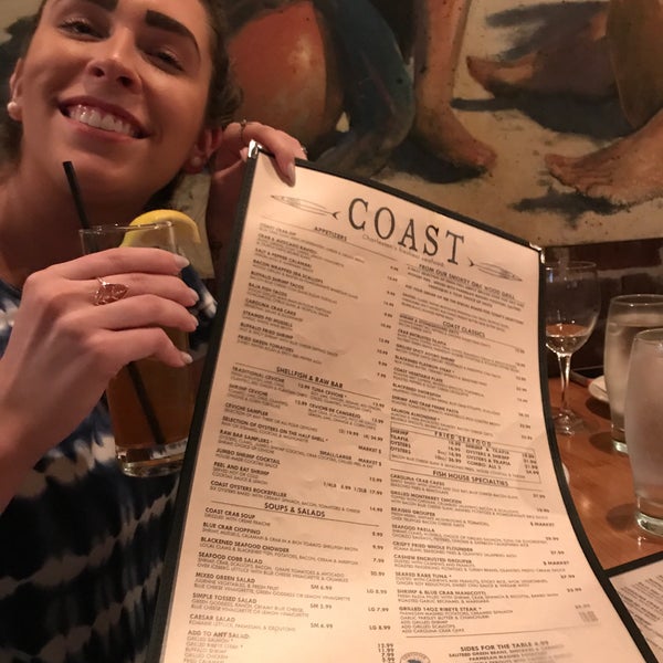 Foto diambil di Coast Bar and Grill oleh Shane pada 5/13/2017