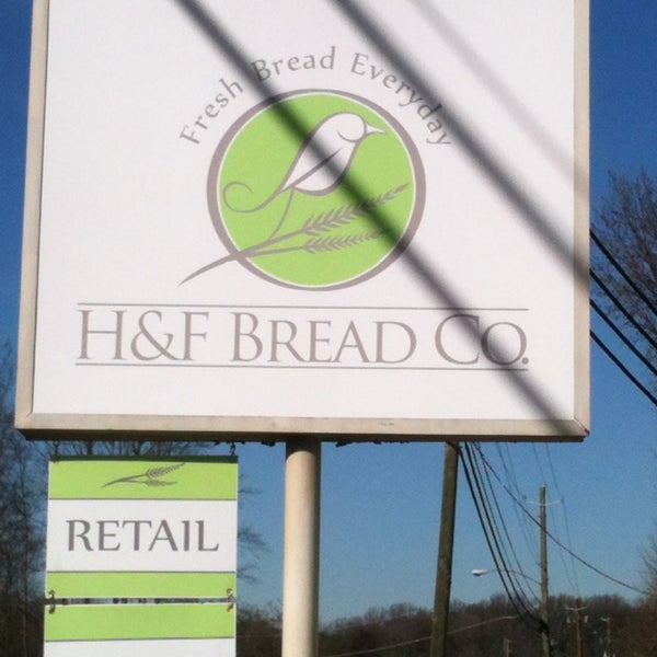 รูปภาพถ่ายที่ H&amp;F Bread Box โดย Donna เมื่อ 1/19/2013