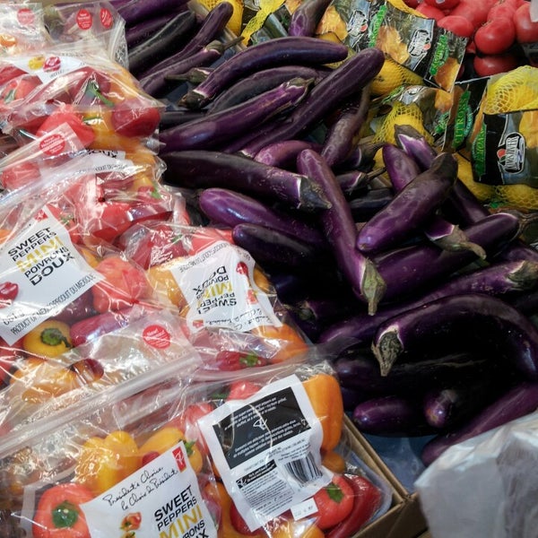 Cosimo's No Frills Grocery Store in Etobicoke