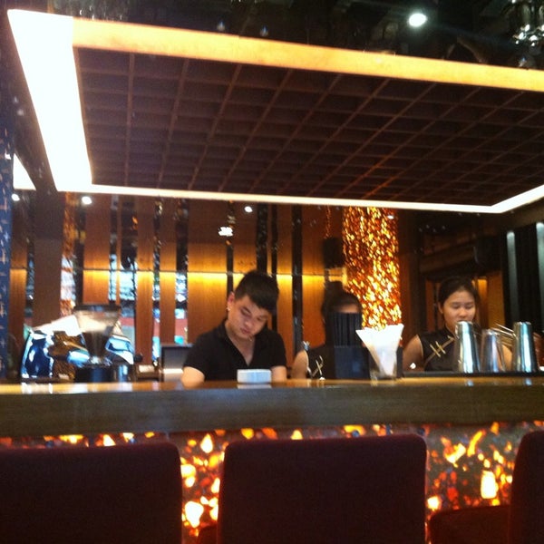 10/26/2013에 Le D.님이 MAY Restaurant &amp; Bar에서 찍은 사진