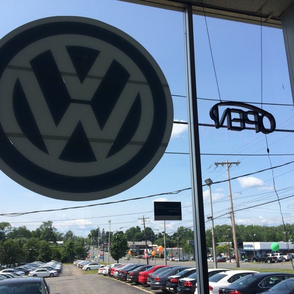 Das Foto wurde bei Volkswagen of Schenectady von Thomas F. am 7/18/2014 aufgenommen