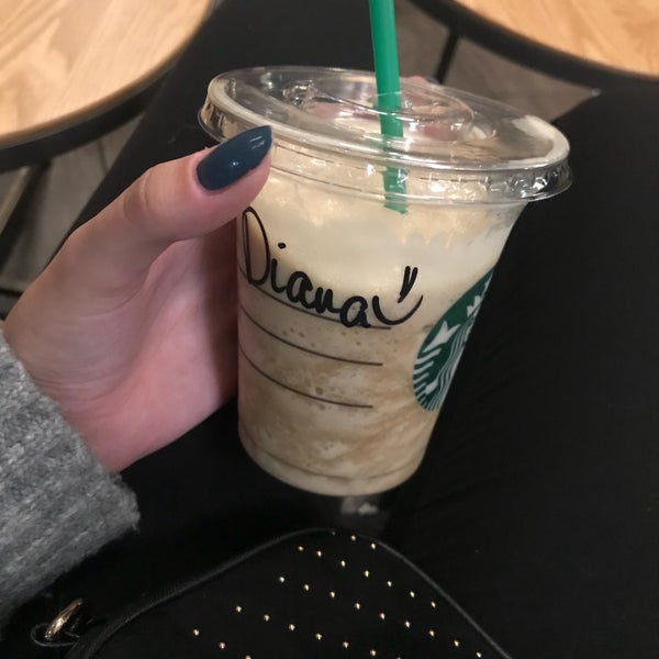 Foto diambil di Starbucks oleh Lukashik🤘🏿 pada 9/13/2018