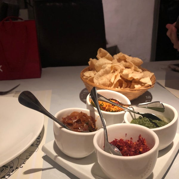 Photo taken at Aliyaa Restaurant &amp; Bar by Reyes L. on 10/11/2018