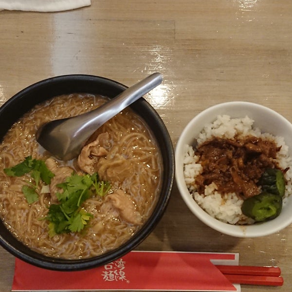 Das Foto wurde bei 台湾麺線 von Yoshiteru T. am 10/18/2019 aufgenommen