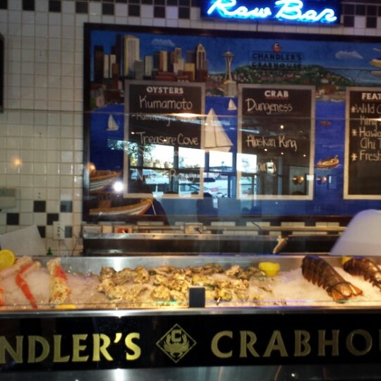 Foto diambil di Chandler&#39;s Crabhouse oleh Fergus H. pada 5/4/2013