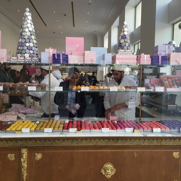 Photo taken at Bottega Louie by Incilay on 1/3/2015