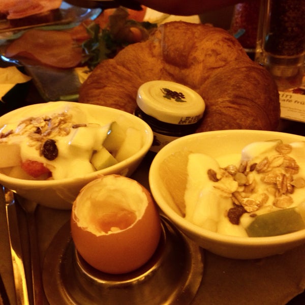 Sehr gutes, für Salzburg günstiges Frühstück. Ich glaub sogar bis 16.00 uhr.