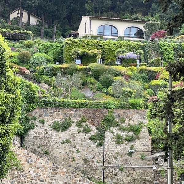 Foto diambil di Belmond Villa San Michele oleh R- Alessa pada 5/1/2023