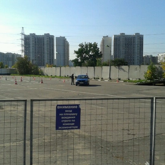 Платные парковки в южном бутово. Плоскостные парковки со шлагбаумом. Платные парковки в южном бутово. Парковочный карман. Парковки в бутово.