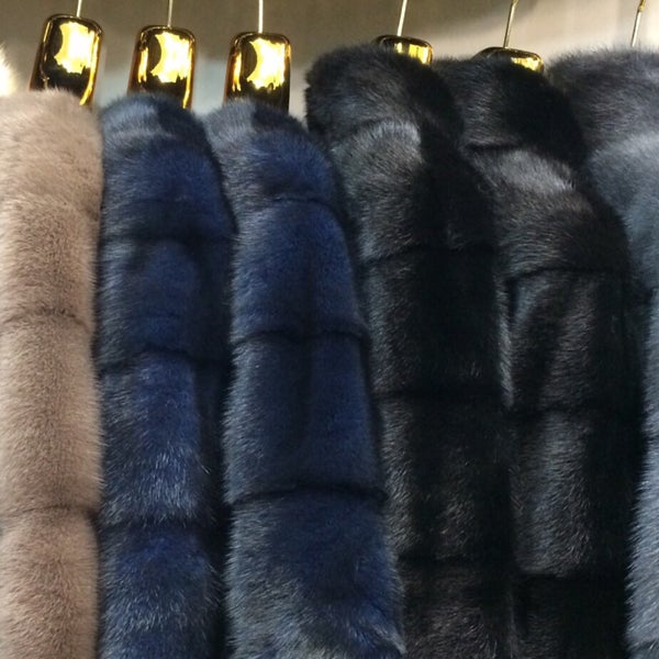 Шуба из соболя 2022. Fur boutique. Manzari sable martes zibellina real fur. Фурс бутик хабаровск. Хабаровск улица ленина 46 furs boutique.