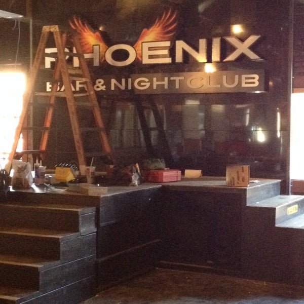 Das Foto wurde bei Phoenix Bar Chicago von Russ E. am 10/2/2013 aufgenommen