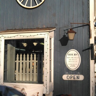 Photos At The Old Blue Barn Gift Shop In Plainville