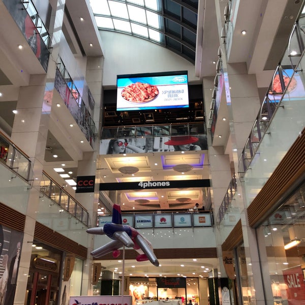 รูปภาพถ่ายที่ Mall of Sofia โดย Митко Д. เมื่อ 6/26/2022