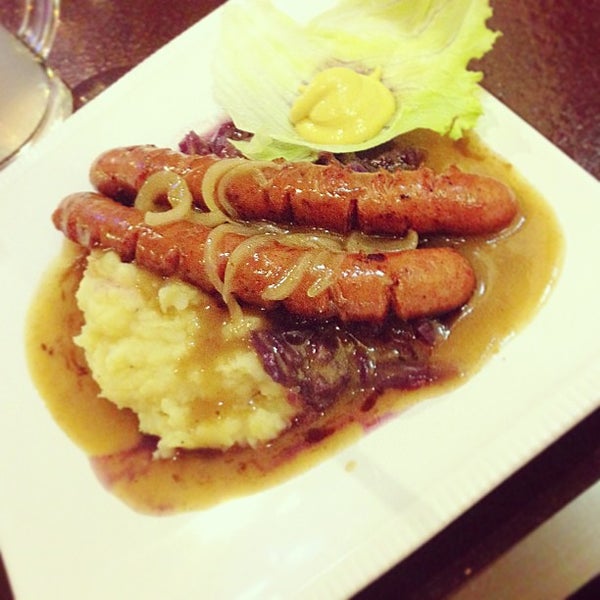 รูปภาพถ่ายที่ German Sausage House โดย Tee Y. เมื่อ 9/5/2013