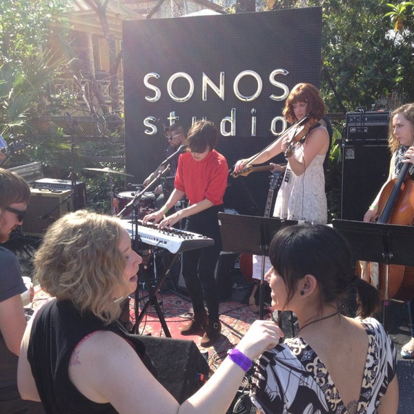 รูปภาพถ่ายที่ Sonos Studio @ SXSW โดย Carissa O. เมื่อ 3/13/2013