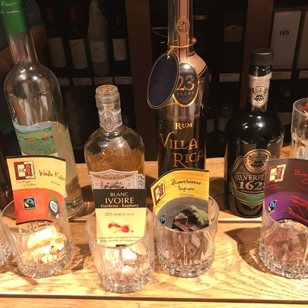 We had an amazing rum & chocolate tasting evening! The whole event was simply great and we had a wonderful evening. Great host with lots of experience and fun