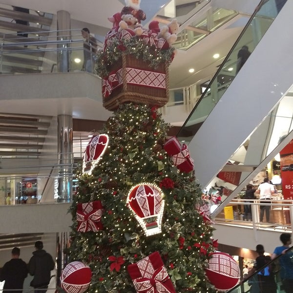 12/24/2017 tarihinde Andreia A.ziyaretçi tarafından Shopping Mueller'de çekilen fotoğraf