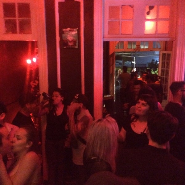 Under real. Under real. Under real. Мини юбки в метро. Under real.