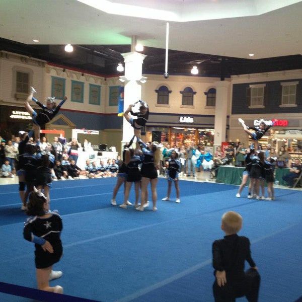 North Star All Star Cheerleaders will be in Center Court Wednesday July 31st from noon-2p for Kids Klub! Register here: http://bit.ly/15fNvmm