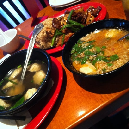 รูปภาพถ่ายที่ Pei Wei โดย Mad S. เมื่อ 6/22/2013