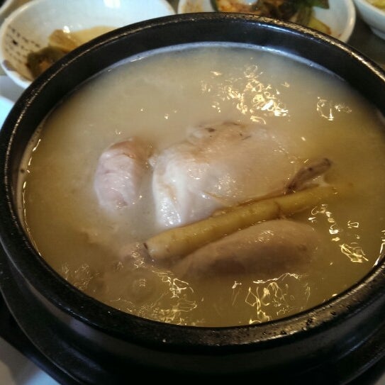 4/28/2014 tarihinde Anasziyaretçi tarafından Ssyal Korean Restaurant and Ginseng House'de çekilen fotoğraf