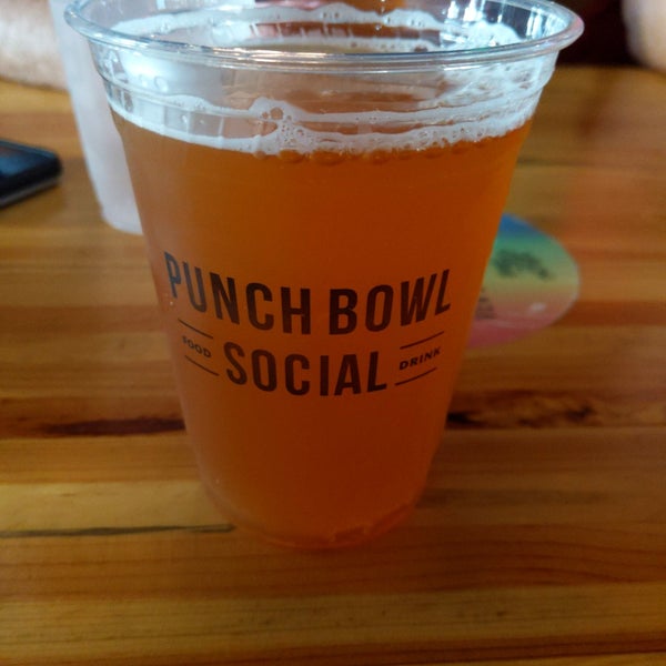 Foto tirada no(a) Punch Bowl Social por Brian F. em 6/18/2021