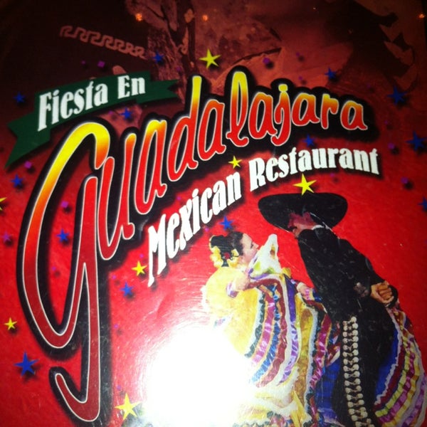 รูปภาพถ่ายที่ Fiesta Guadalajara โดย Nicole R. เมื่อ 6/16/2013